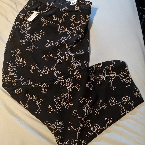 Reitman's Paper Bag Waist Ankle Pants with Sash - Picture 6 of 7